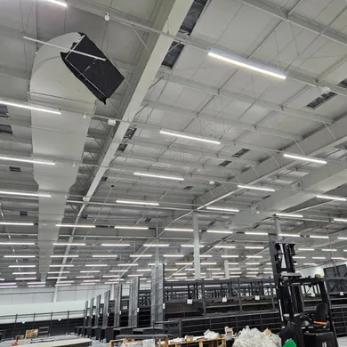 Fabricação de dutos de ar condicionado suspensos